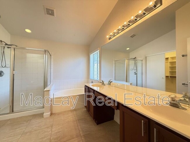 Building Photo - 766 E Baylor Ln