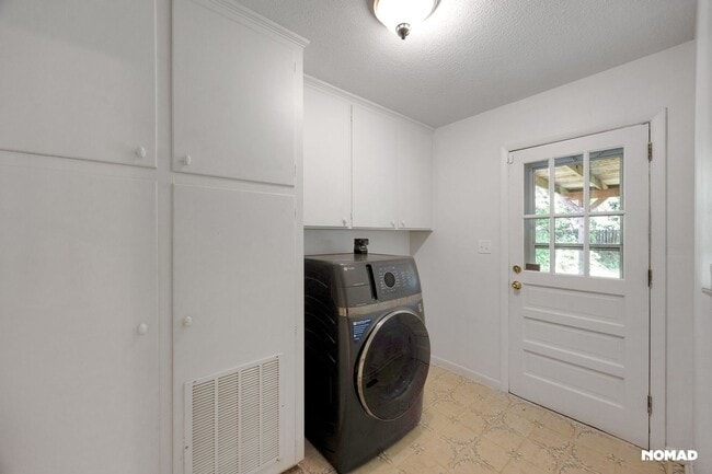 Building Photo - Spacious 4BR House in Fayetteville