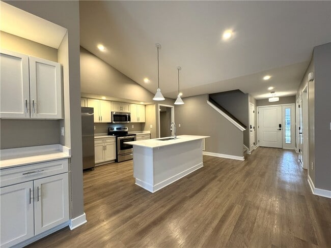 Building Photo - 593 Championship Dr