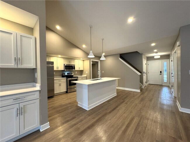 Building Photo - 602 Championship Dr