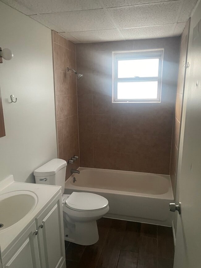 Building Photo - 7152 Hegerman St