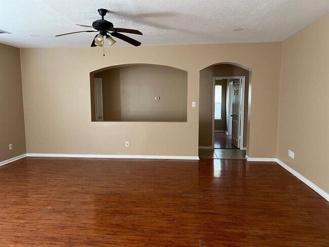 Building Photo - 9642 Weldridge Dr