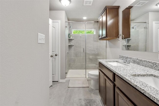 Building Photo - Like new 3 bedroom, 2 bath in the gated community of Point Aquarius/Summerchase