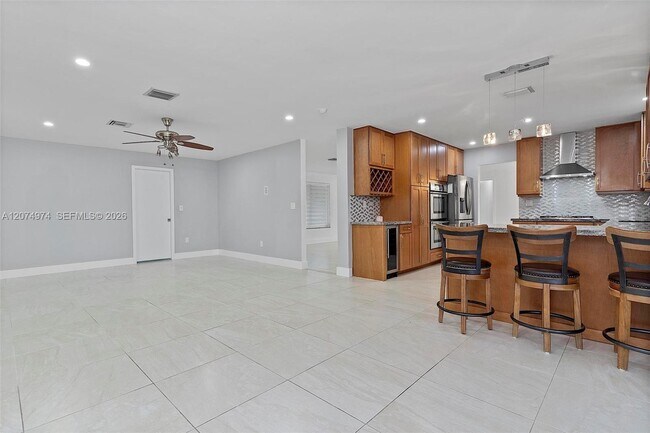 Building Photo - 6304 SW 93rd Pl