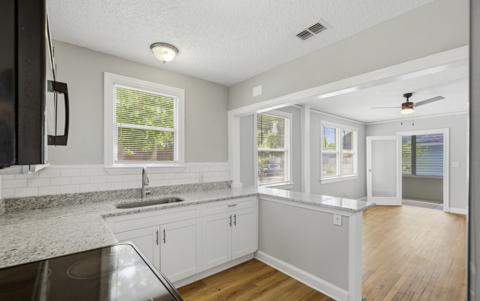 Building Photo - 6716 Perry St