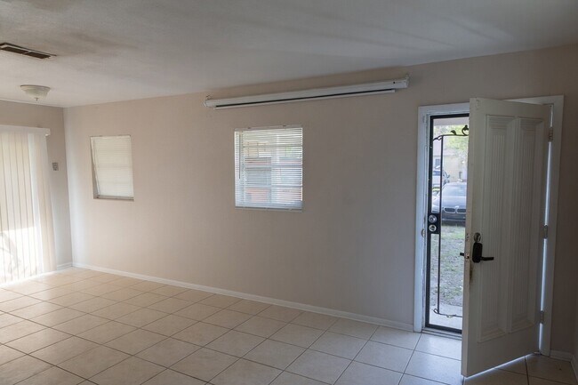 Building Photo - 5157 Palmer Ave