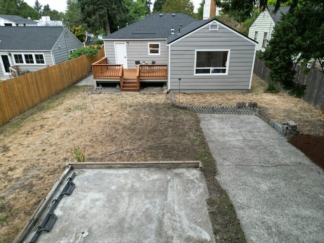 Building Photo - 10346 Ashworth Ave N