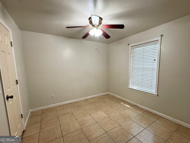 Building Photo - 330 McQueen Cir
