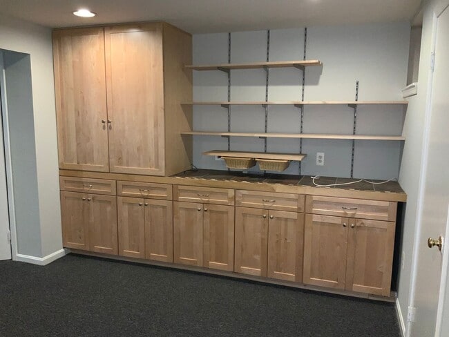 Building Photo - Beautiful 2BR 3.5BA updated town home located in the Saddle Ridge Community