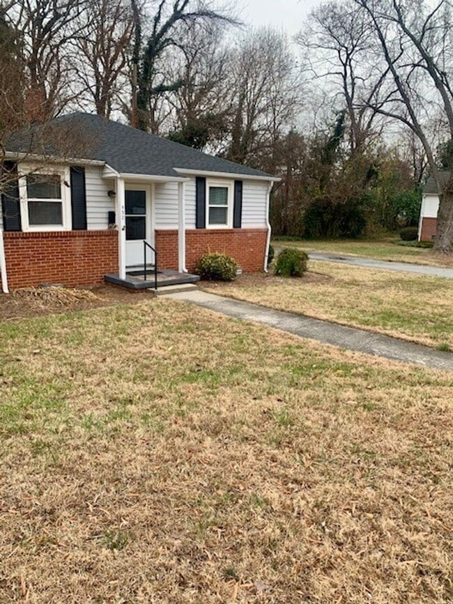 Building Photo - 2 Bedroom 1 Bath Townhome in Sunset Hills