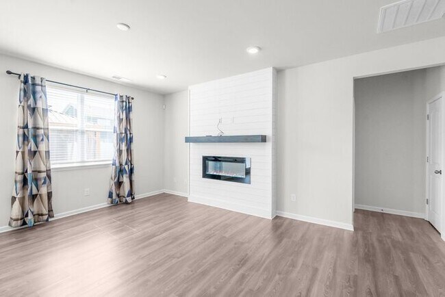 Building Photo - Luxury Living Begins at Home: Where Every Day Feels Like a Retreat; 5BR/3BA, Office