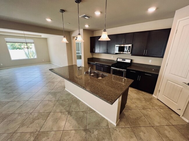 Building Photo - Gorgeous 2 bedroom and 2 bathroom home in ...