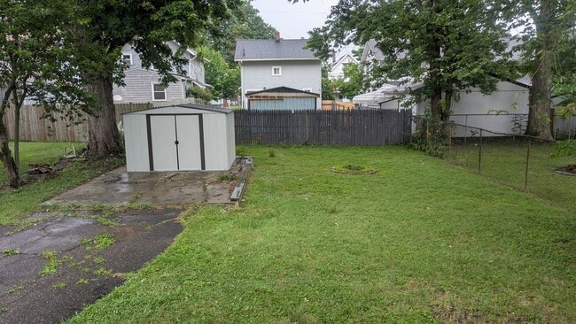 Building Photo - Charming 3-bedroom, 1-bathroom home locate...
