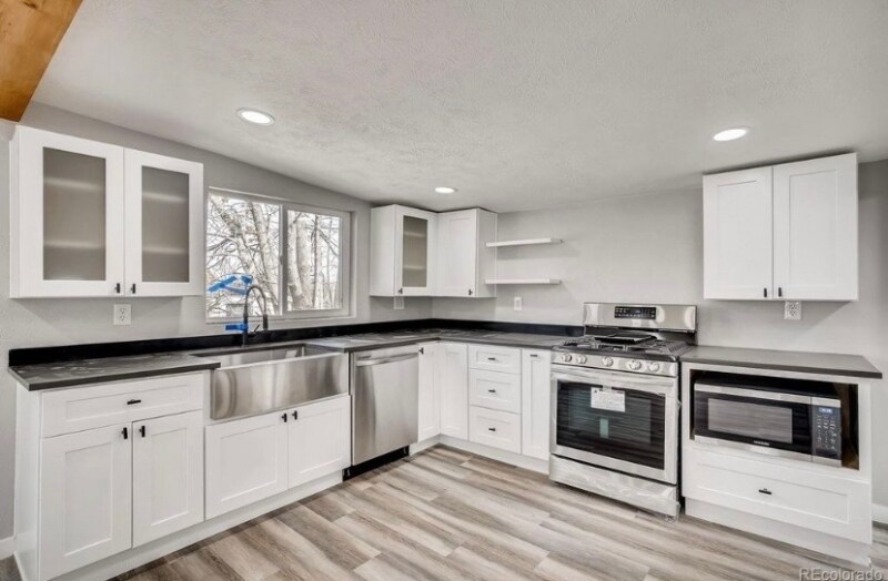 Building Photo - 240 S Julian St