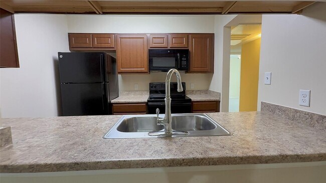 Building Photo - 8415 Hearth Dr