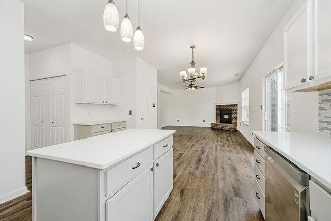 Building Photo - 6563 Enclave Blvd