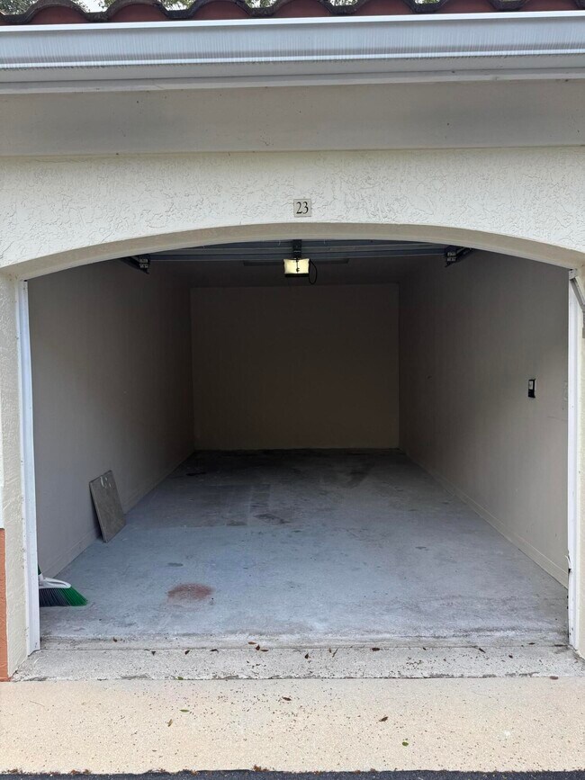 Building Photo - 9833 Baywinds Blvd