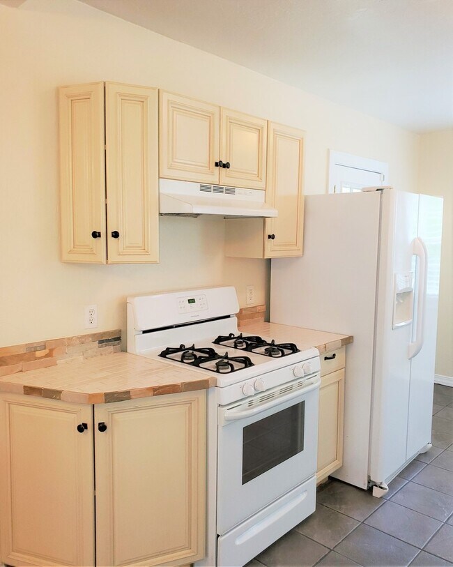 Building Photo - AMAZING 5 BED, 2 BATH MILLERS ADDITION NW OKC