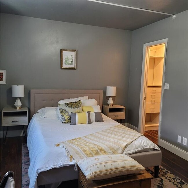 Building Photo - 900 River Reach Dr