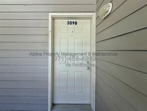 Building Photo - 10020 SW 125th Ave