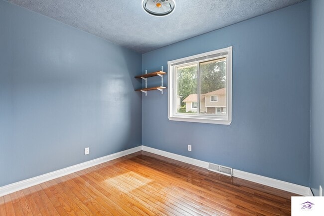 Building Photo - 5911 S 137th St