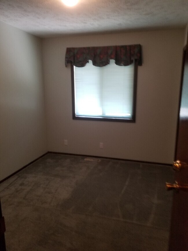 Building Photo - ONLY Showing this House May 12th  between ...