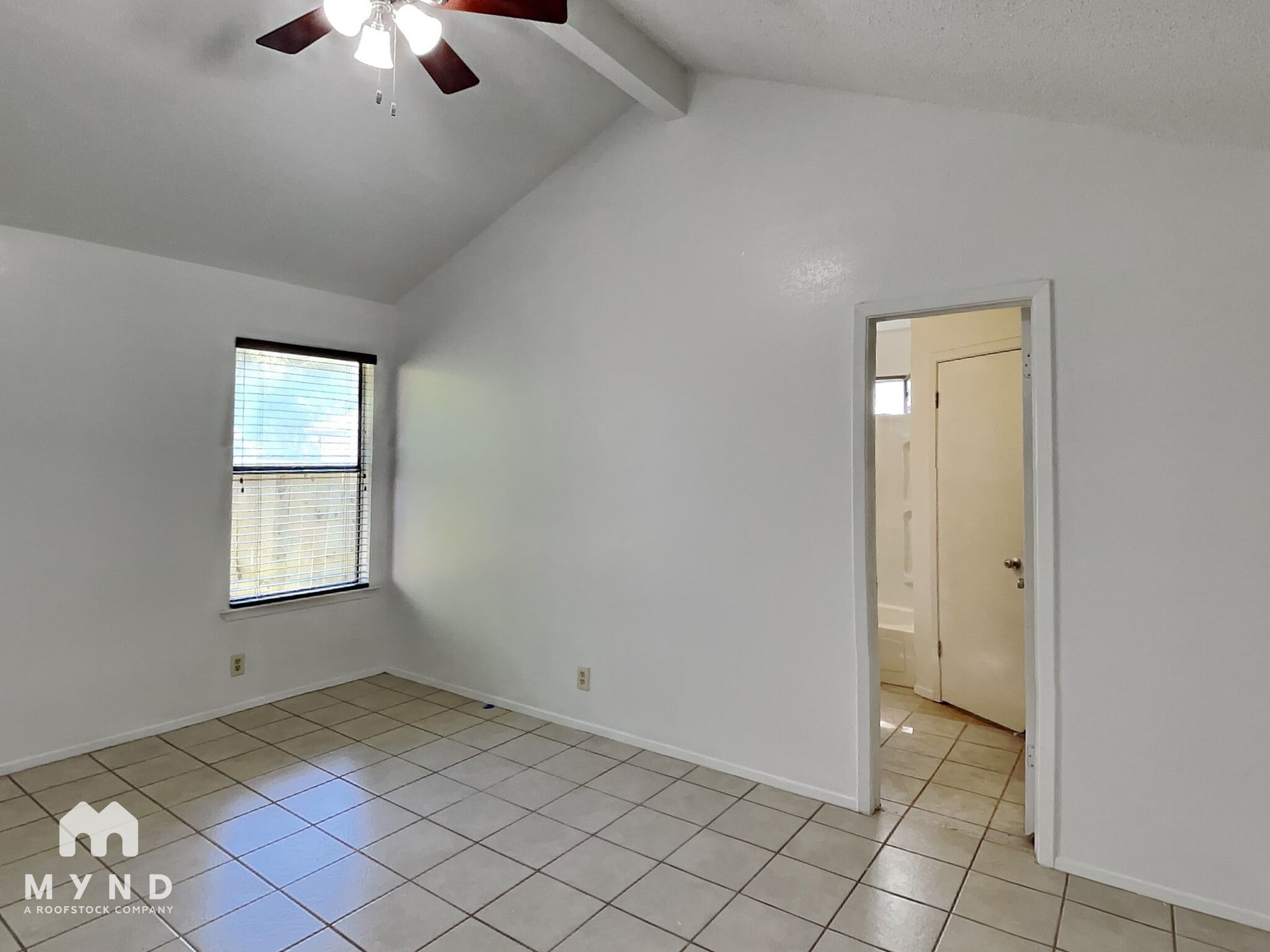 Building Photo - 1107 Peach Tree Cove