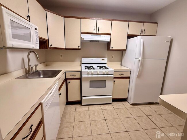 Building Photo - 902 Woodhaven Dr