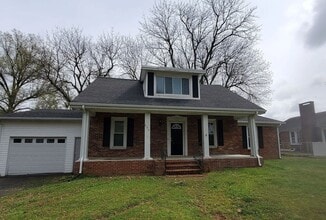 Building Photo - Large Home for Rent