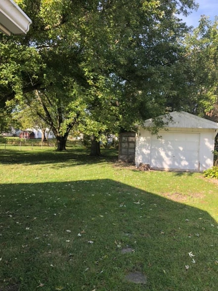 Building Photo - 423 N Emmett St