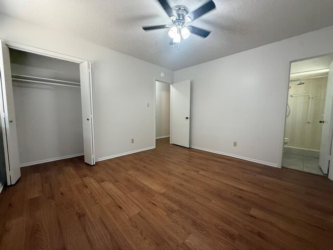 Building Photo - 2805 Ashdale Dr