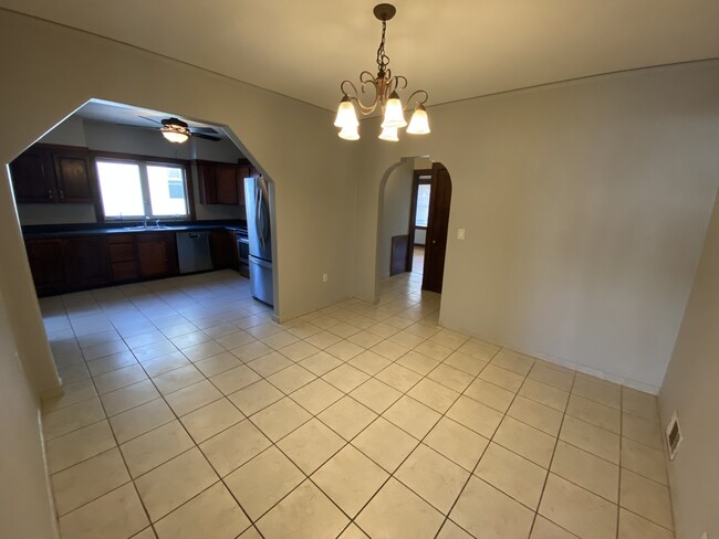 Building Photo - Stunning 4br 2ba in the Heart of Bayview !