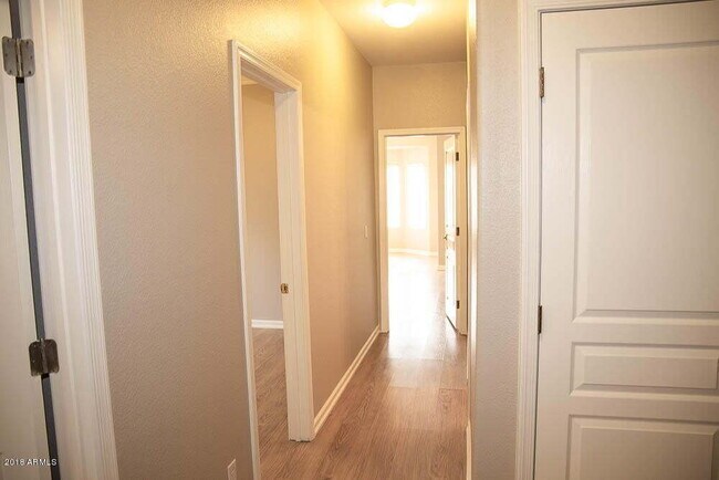 Building Photo - San Tan Ranch Beauty