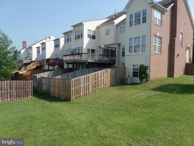 Building Photo - 675 McLeary Square SE