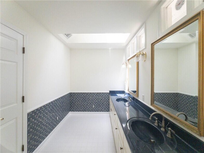 Building Photo - 965 Millbrook Ct