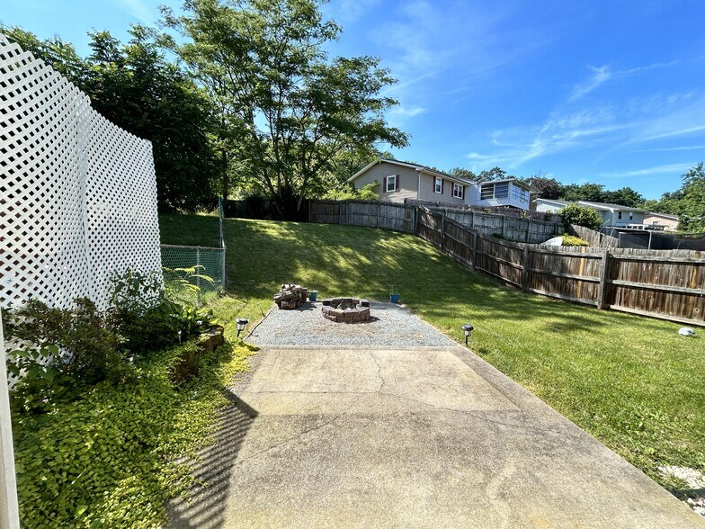 Building Photo - 2527 Vivaldi Ln