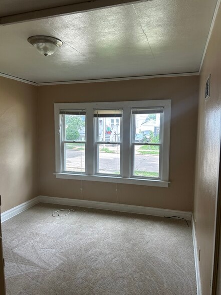 Primary Photo - 3041 S Hanson Ave