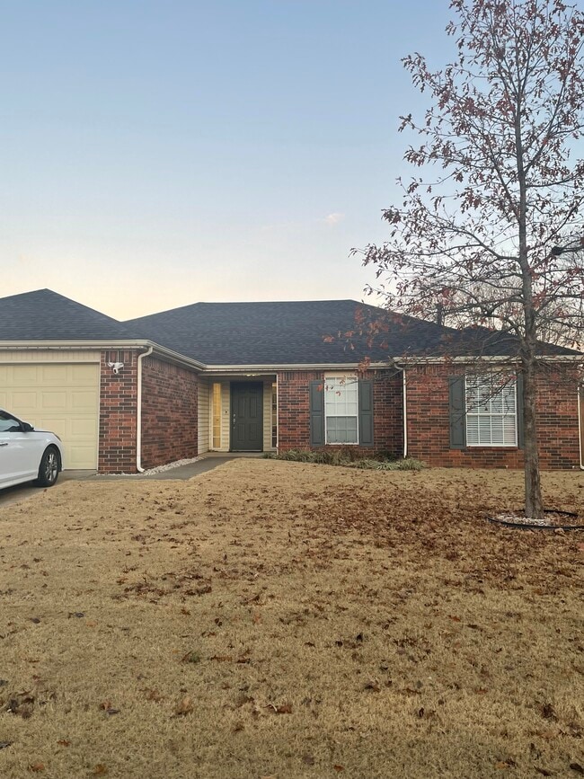 Building Photo - 479 Robin Hood Ct