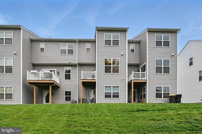 Building Photo - 825 Pecan Rd
