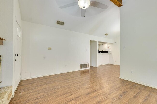 Building Photo - 16041 Stoneham Cir