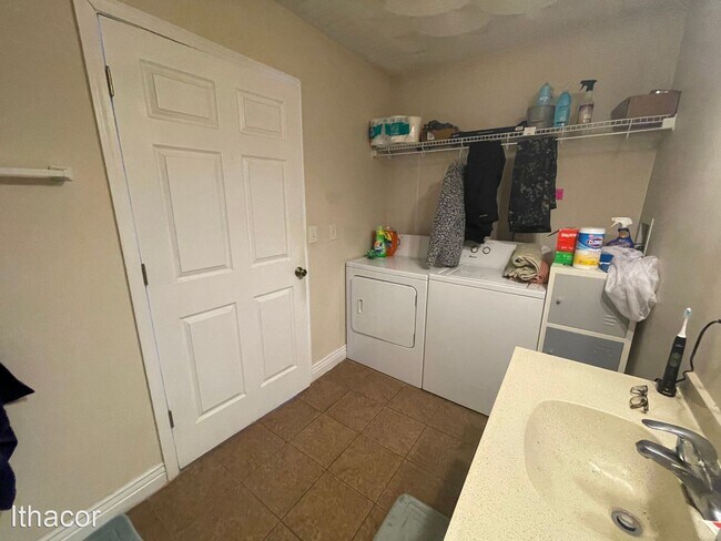 Building Photo - 4 br, 2 bath House - 122 Birdseye View Dr