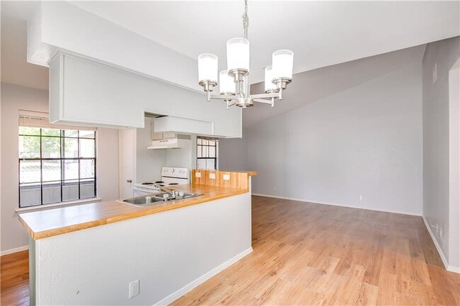 Building Photo - 12407 Tree Line Dr