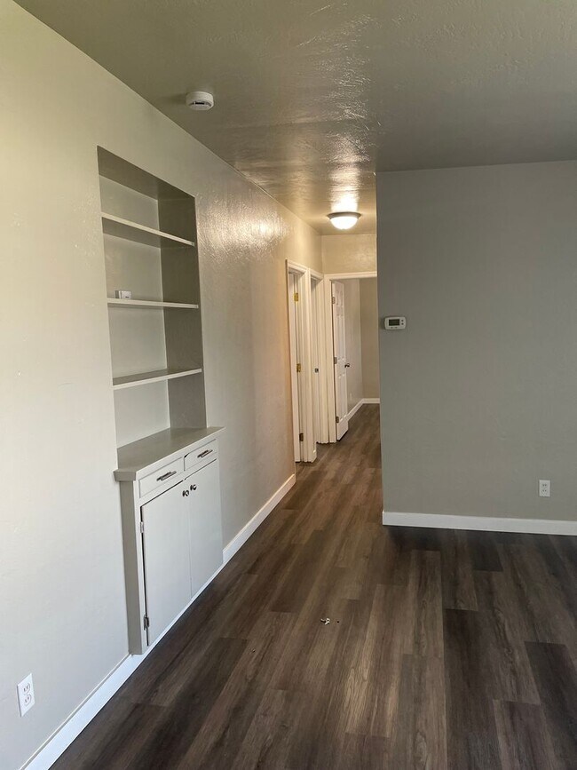 Building Photo - P0089 - 601-603 Woodstock