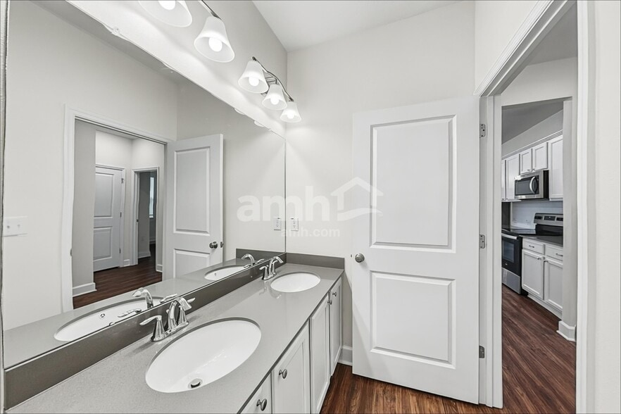 Building Photo - 29542 Cedar Waxwing Dr