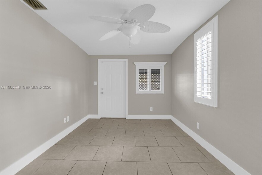 Building Photo - 211 SE 1st Ter