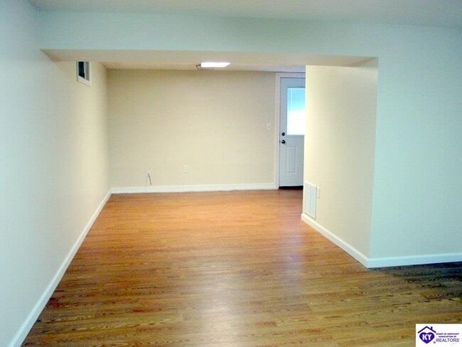 Building Photo - 927 Woods Hollow Dr