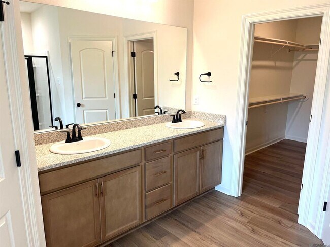 Building Photo - 35657 Woodland Ridge Dr