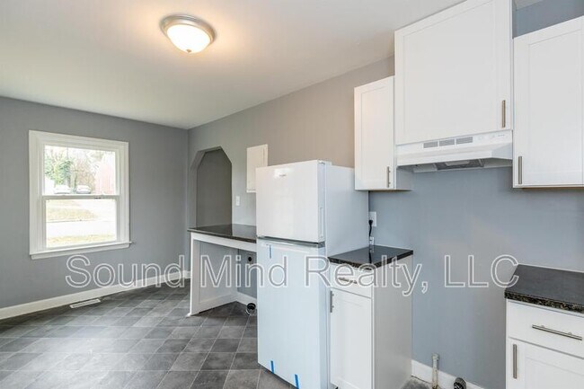 Building Photo - 1729 Dallas St