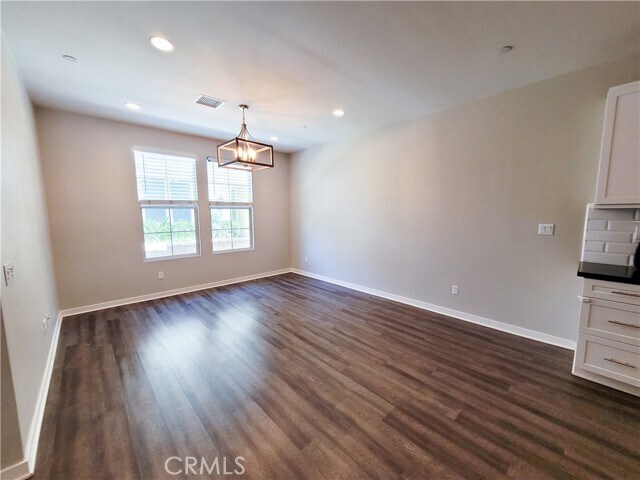 Building Photo - 146 Finch