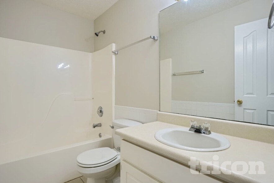 Building Photo - 1374 Lake Dow Rd